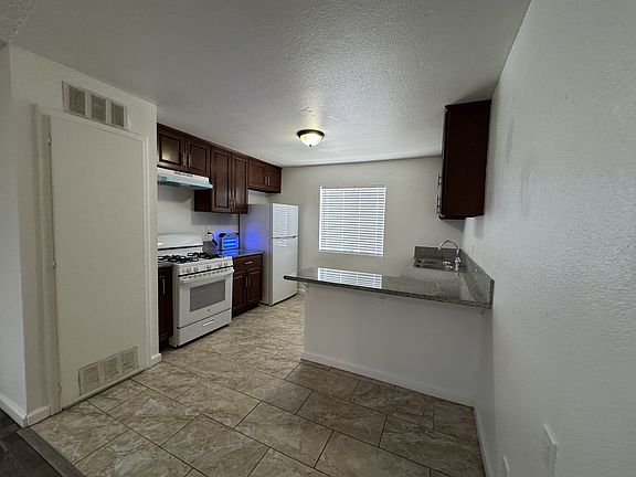 4th image of 2402 W Slauson Ave #11438371