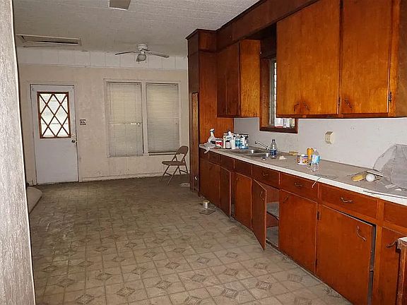 3rd image of 1638 Corley St