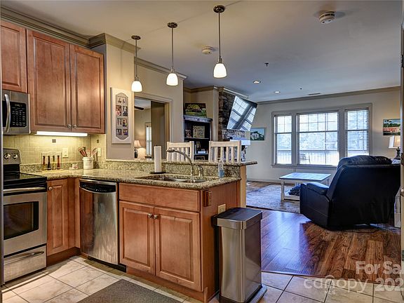 4th image of 1659 Country Club Dr #1659
