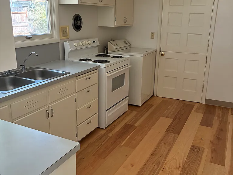 3530 Knob Hill Ln — Photo 3