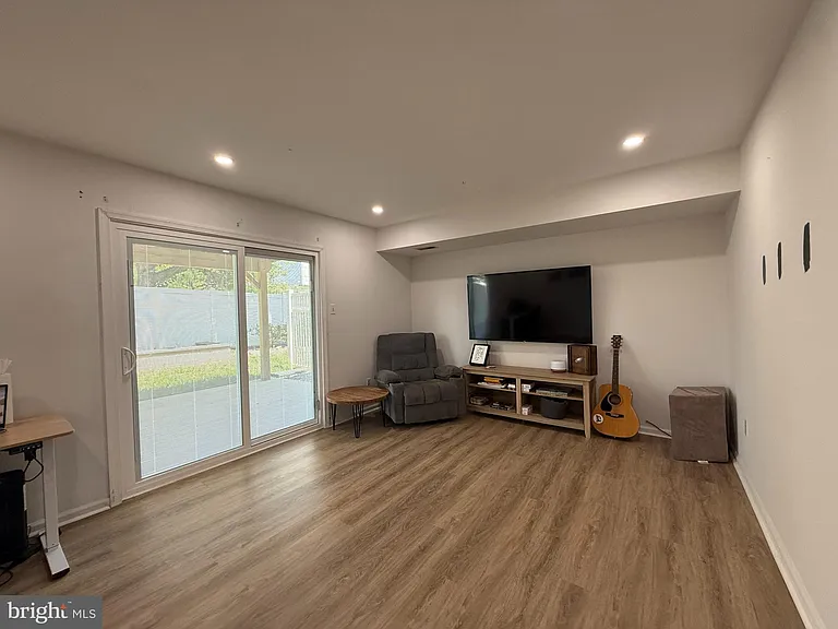 434 Pleasant Valley Dr — Photo 16