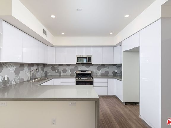 2nd image of 1265 Barry Ave