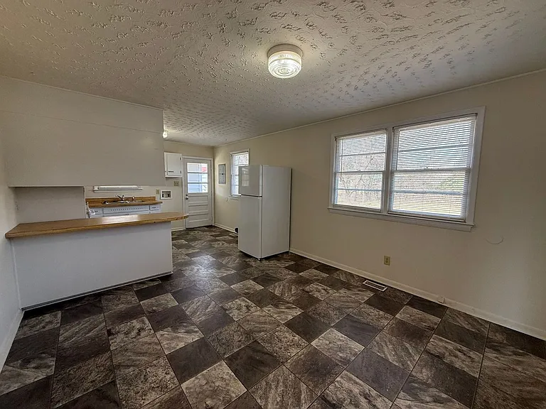 304 Old Hammock Rd — Photo 4