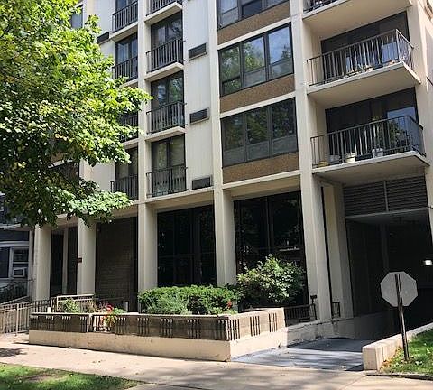 3rd image of 5471 S Hyde Park Blvd APT 9A