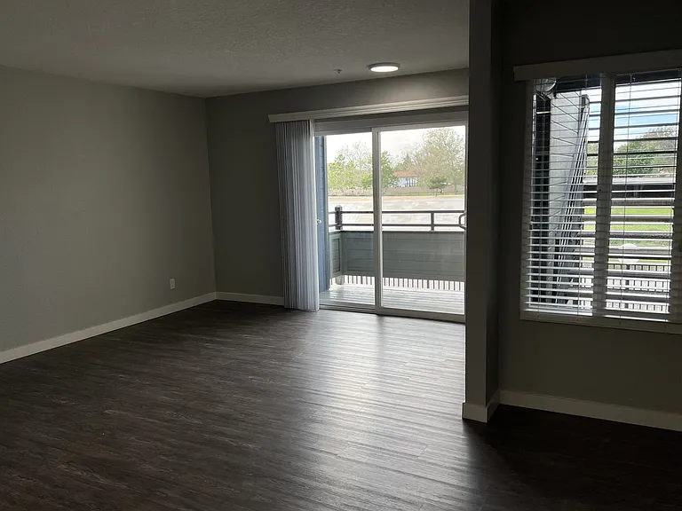River House Apartments — Photo 75