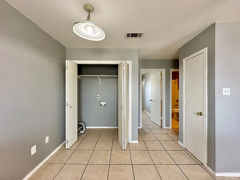 1704 Spring Rose Cir — Photo 48