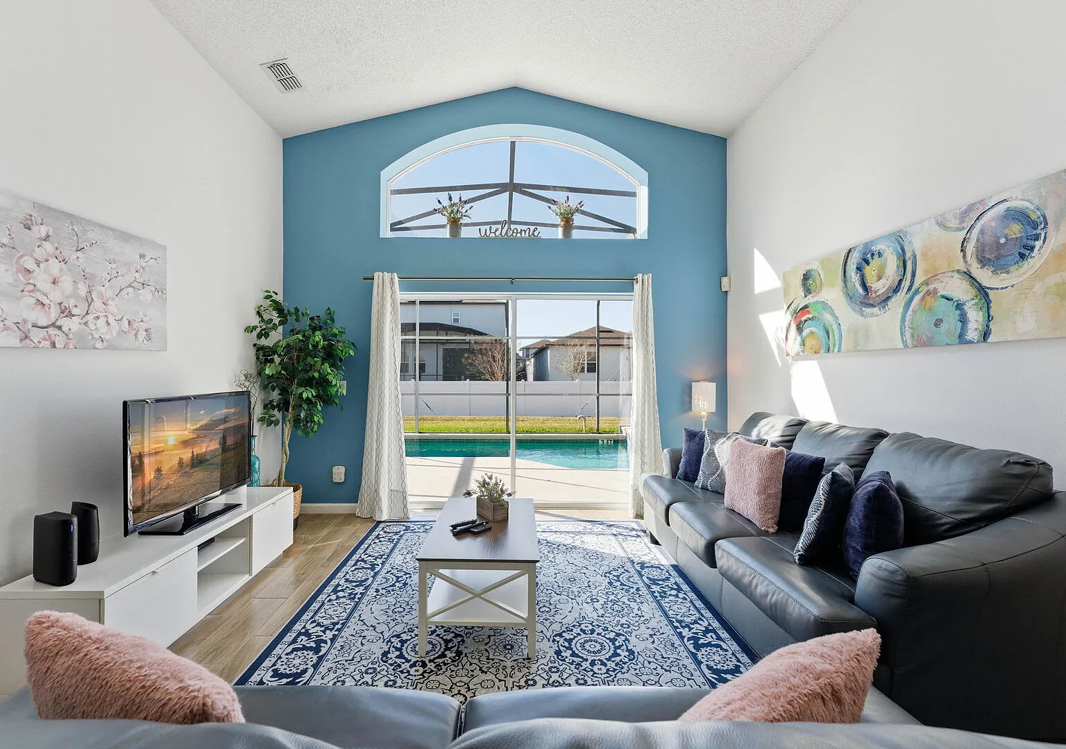 Spacious 4BR Home, Pool, Games, Pets Welcome — Photo 1