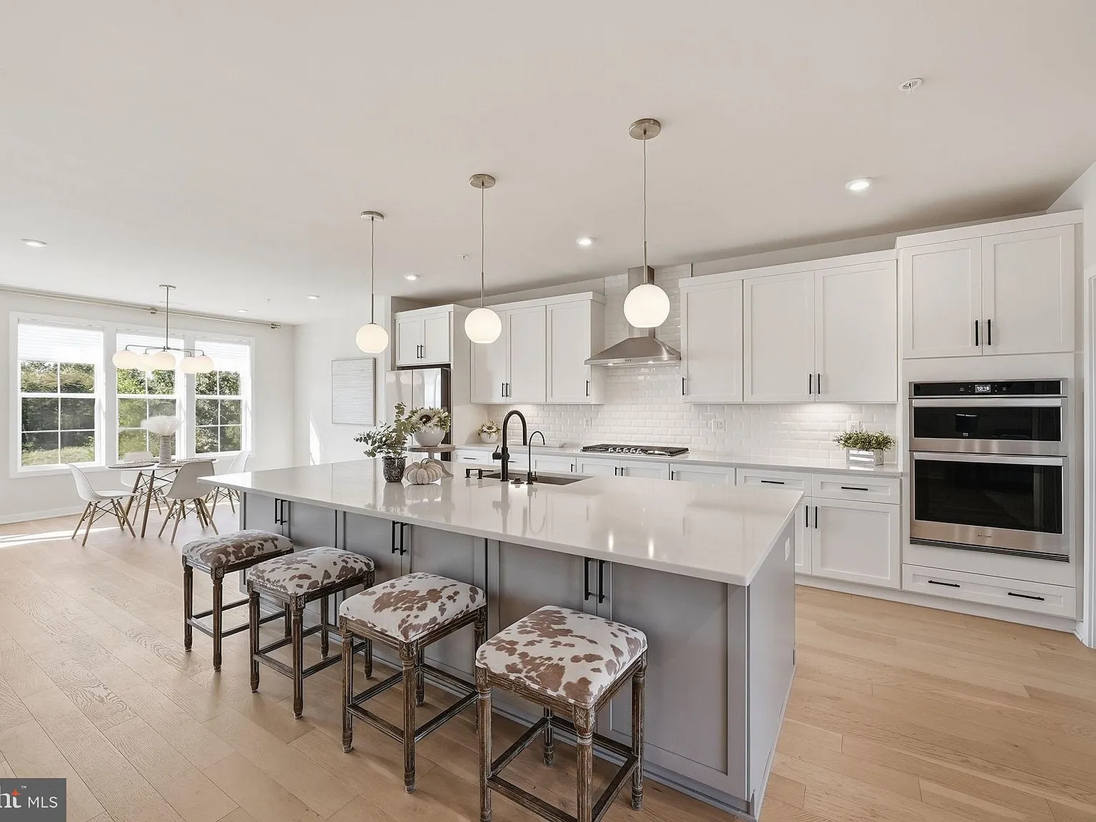 3 bed, 2.5 bath, 2662 sqft, $3,500 — Photo 3