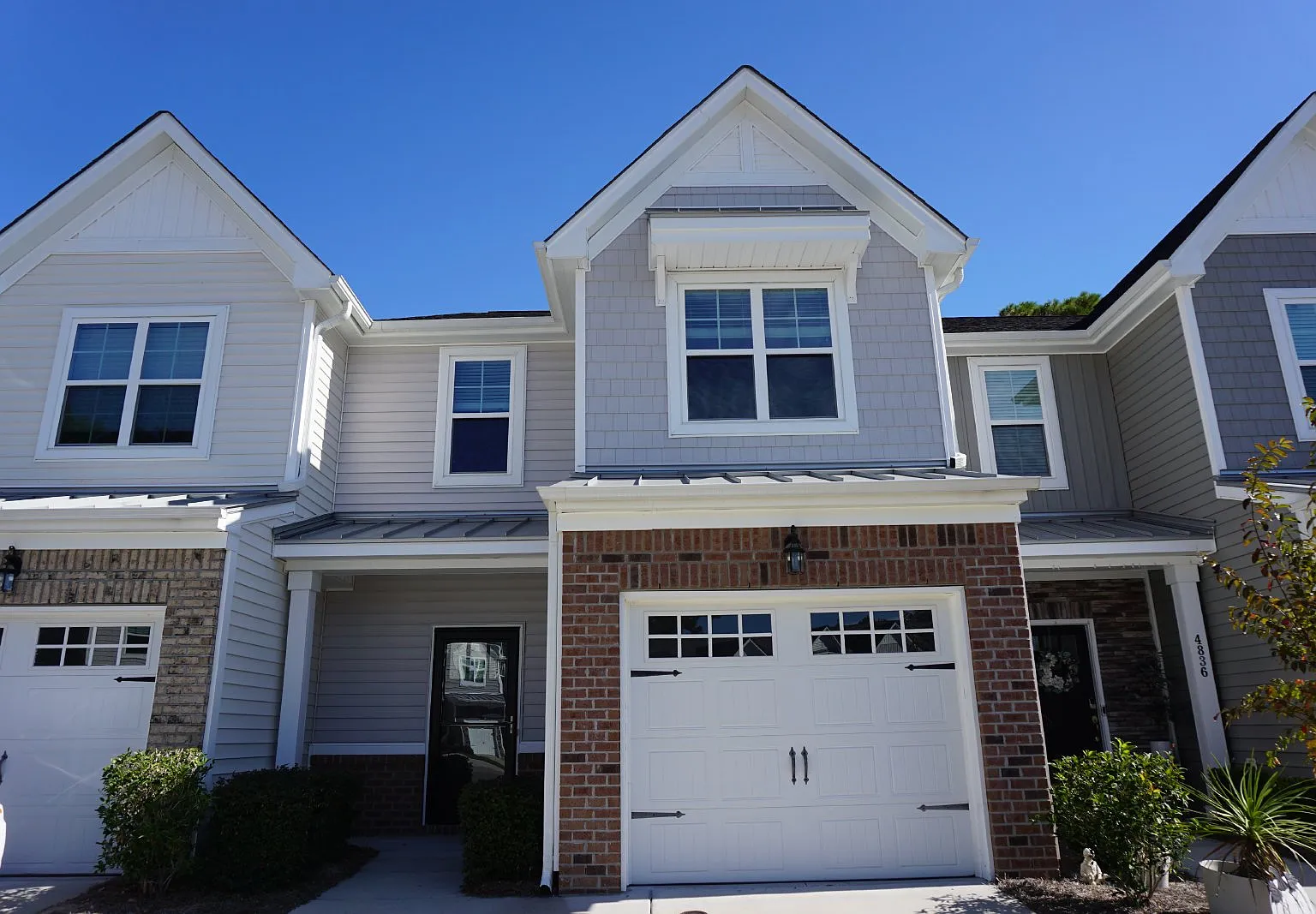 3 bed, 2.5 bath, 1637 sqft, $1,900 — Photo 1
