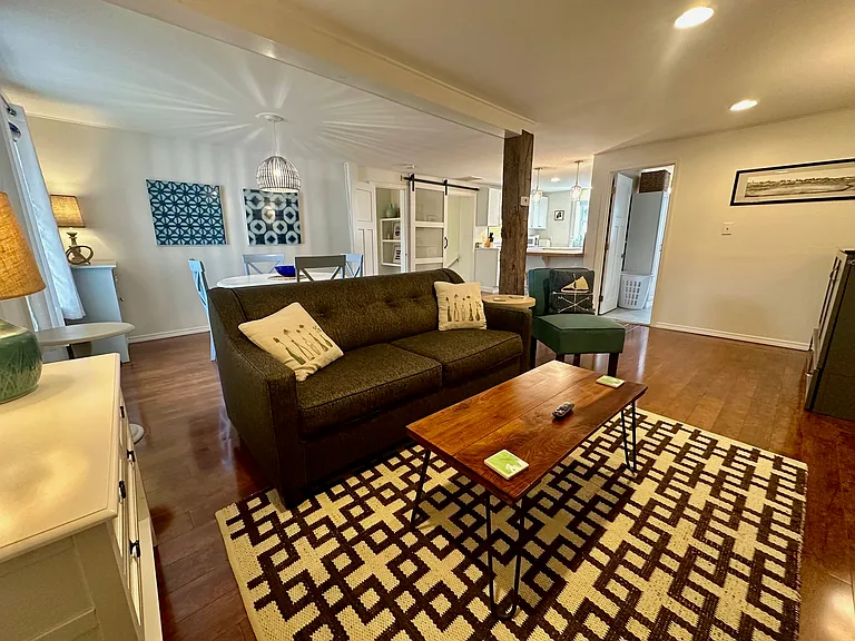27 Underwood Rd #A — Photo 9