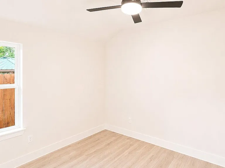 142A College St — Photo 19