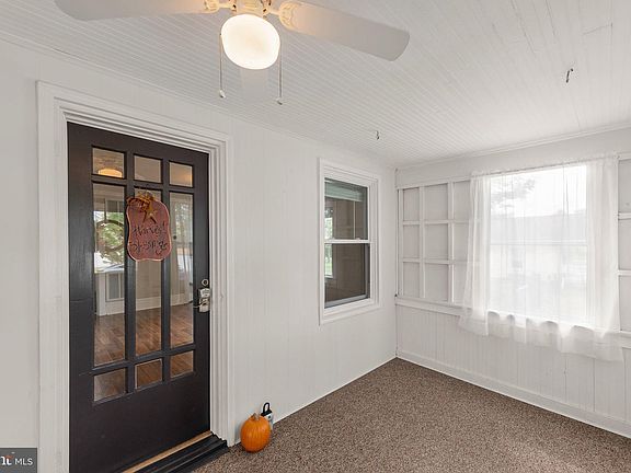 3rd image of 530 Burgess St