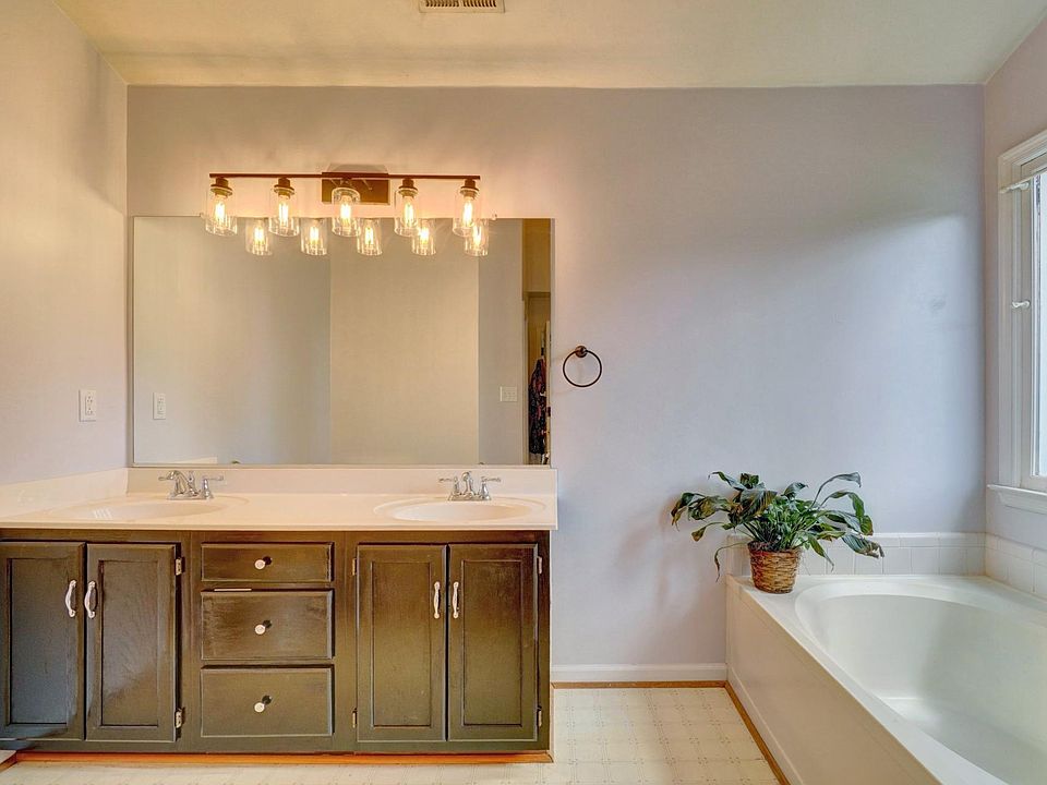 1st image of 209 Larkspur Ct