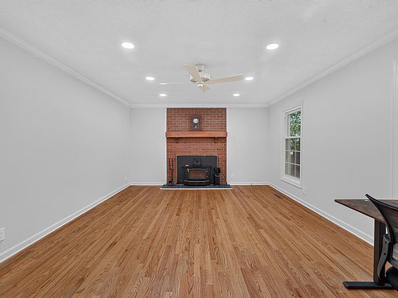 5th image of 13 Winthrop Ct