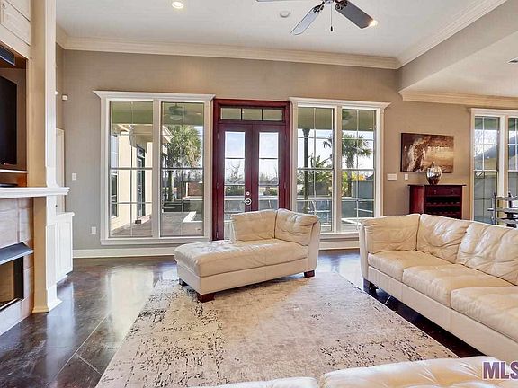 4th image of 18306 Fountain Hill Blvd