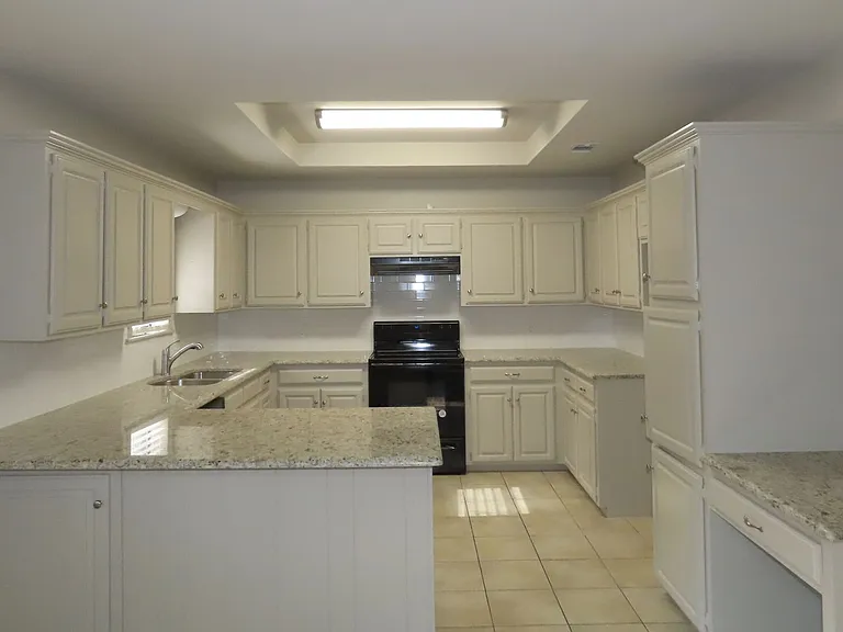 705 Kelli — Photo 12