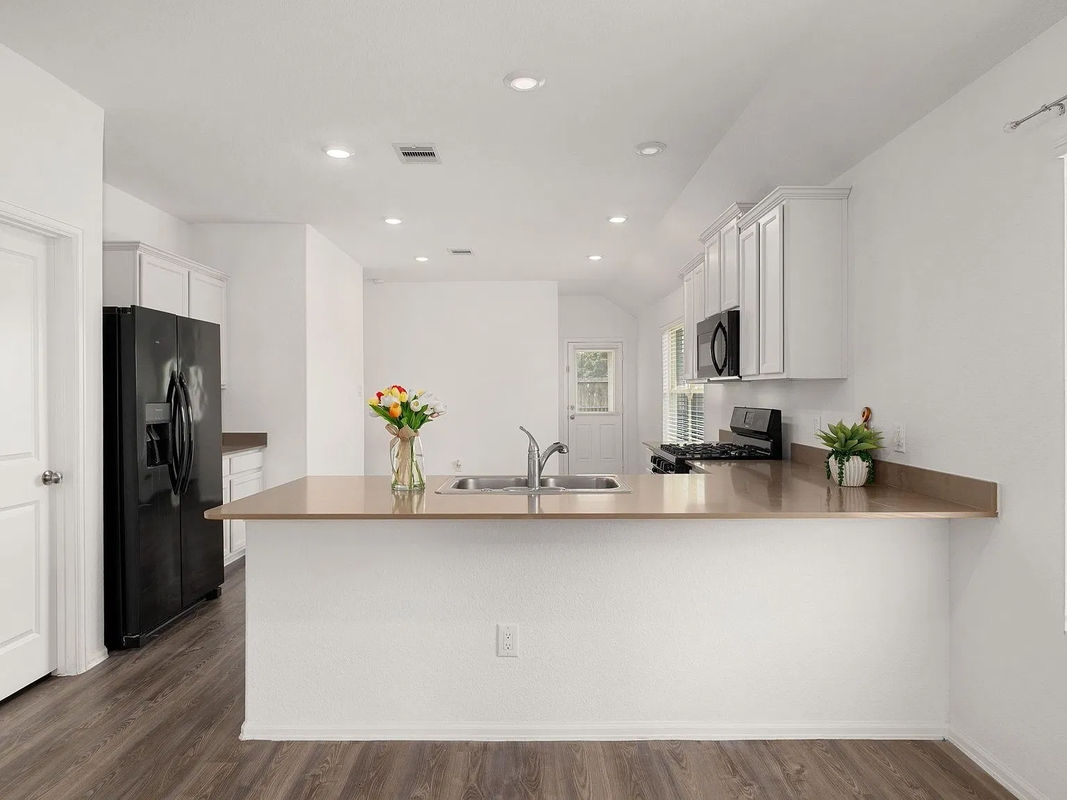 3 bed, 2.0 bath, 1505 sqft, $1,750 — Photo 4