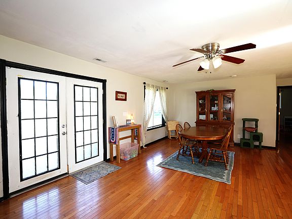4th image of 407 N Market St