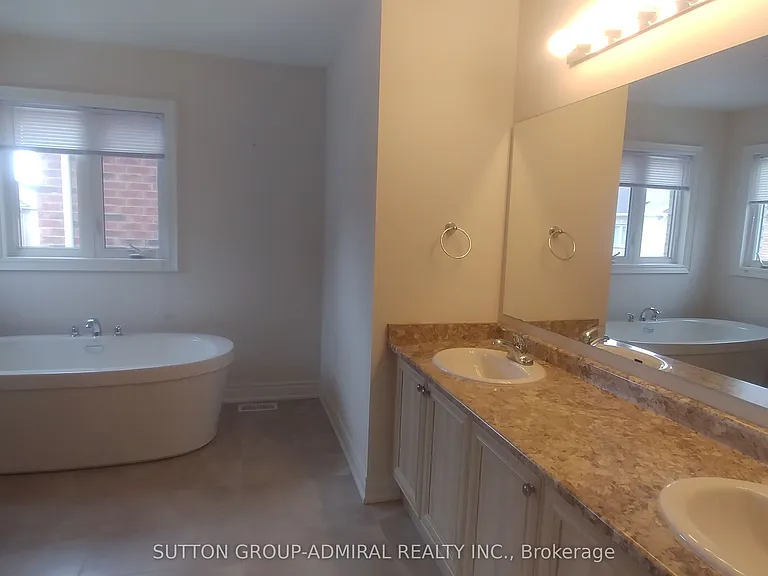 124 Fingland Cres — Photo 15