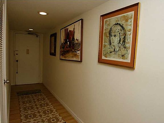 3rd image of 18081 Biscayne Blvd APT 1104-4