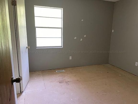 5th image of 232 Brent St