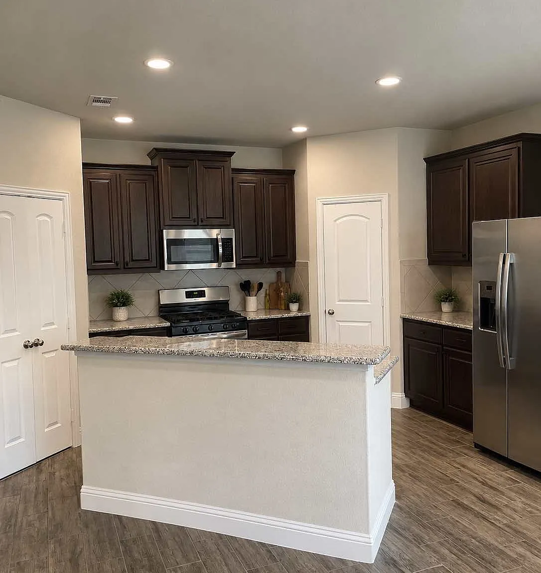 3 bed, 1693 sqft, $2,200 — Photo 1