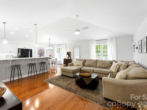 3rd image of 505 Allen Dr NW