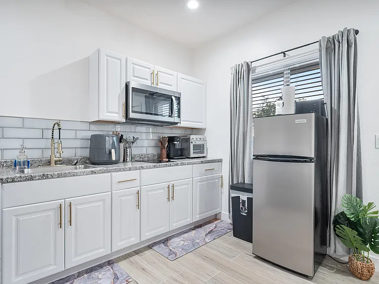 2750 W Pima St #B — Photo 12
