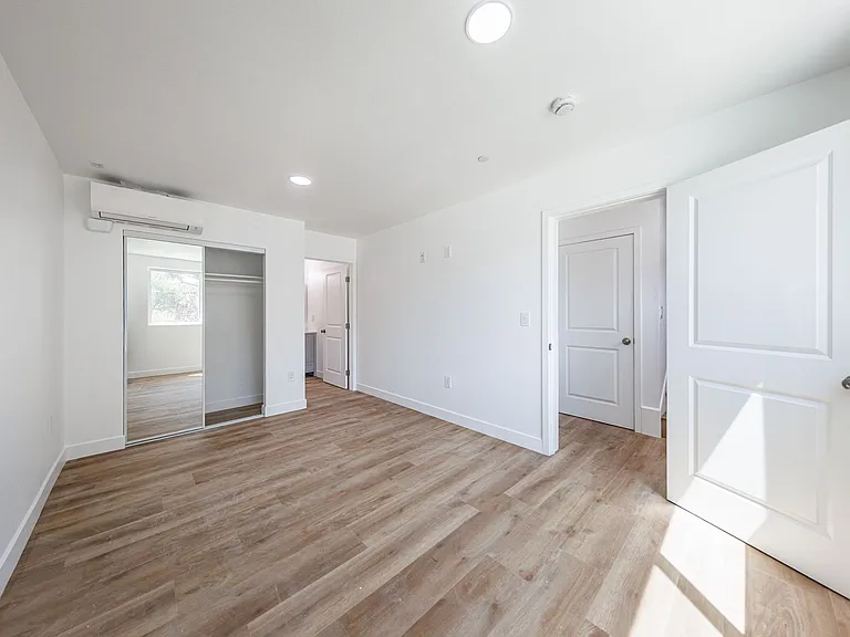 Huge 2, 3 & 4 Bed 2026 Townhomes — Photo 82