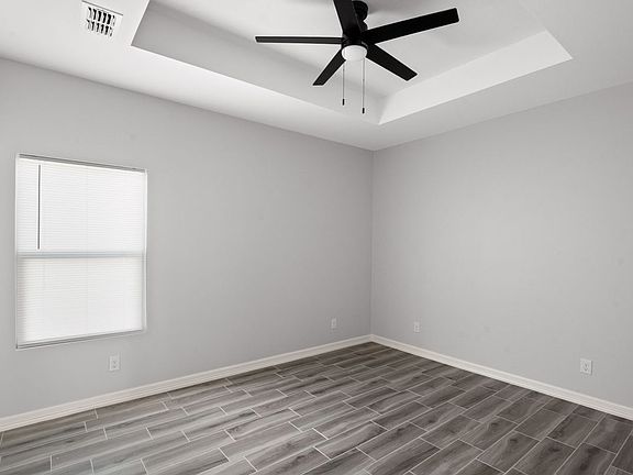 3rd image of 600 N Onyx Ave