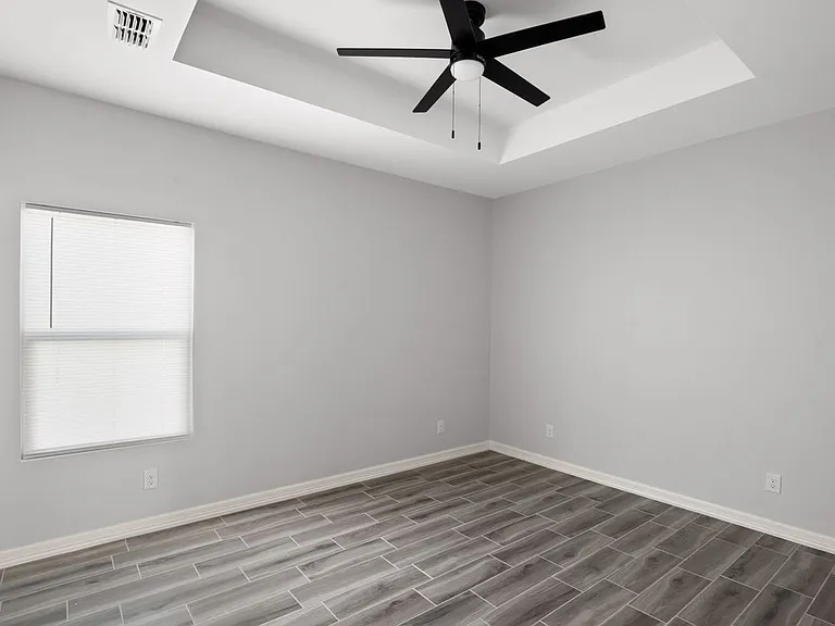 600 N Onyx Ave — Photo 3