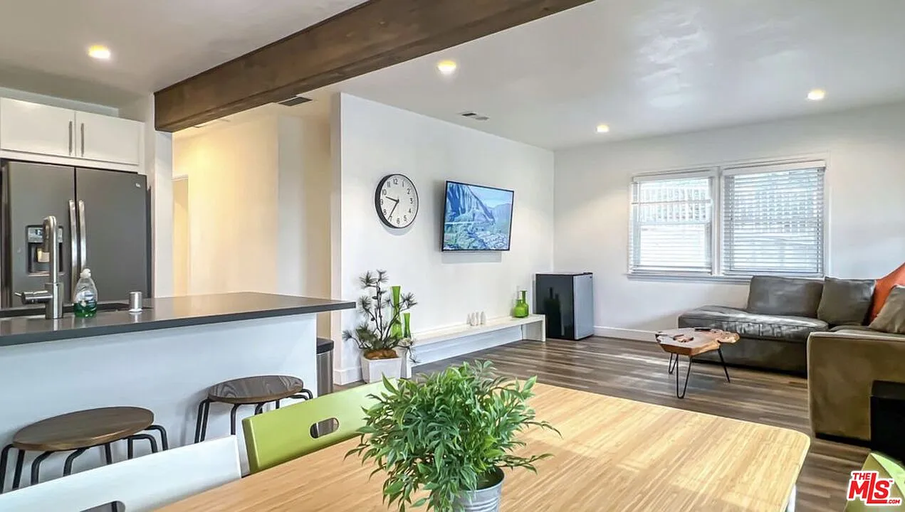 3 bed, 2.0 bath, 2779 sqft, $4,895 — Photo 4