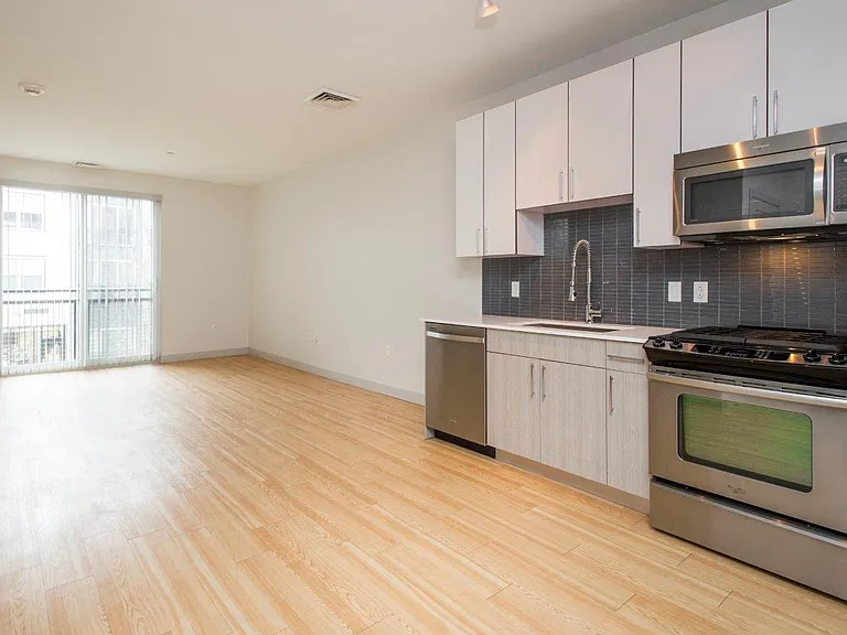 West Square Apartments — Photo 121