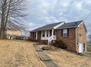1945 Dotsonville Rd, Clarksville, TN 37042