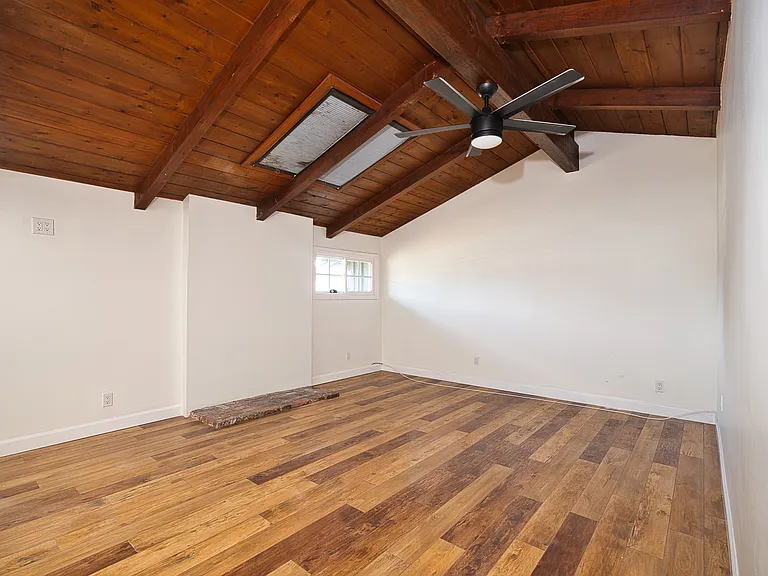 23220 Sylvan St — Photo 23