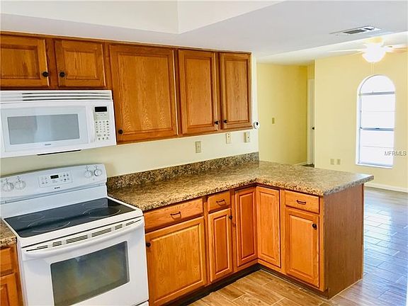 4th image of 408 Princess Pl