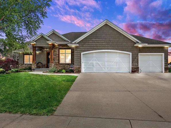 2080 Dows St, Ely, IA 52227