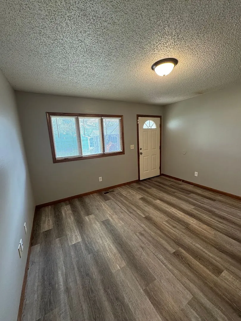 514 E. Monroe Duplex — Photo 2