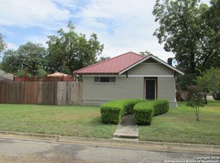 1309 20th St, Hondo, TX 78861