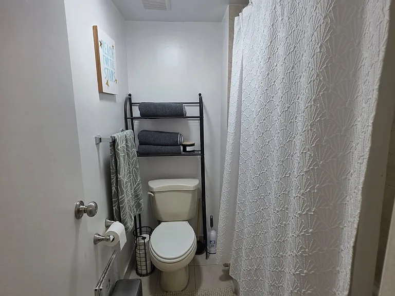 16278 Laurel Dr #202 — Photo 14