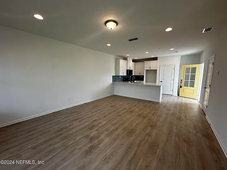 545 Brandon Lakes Dr — Photo 9