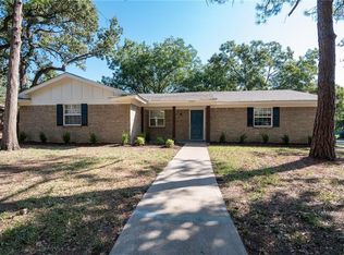 1000 Barbara Ann Dr, Hurst, TX 76053