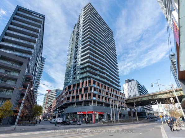 20 Bruyeres Mews Unit 705, Toronto, ON M5V 0G8