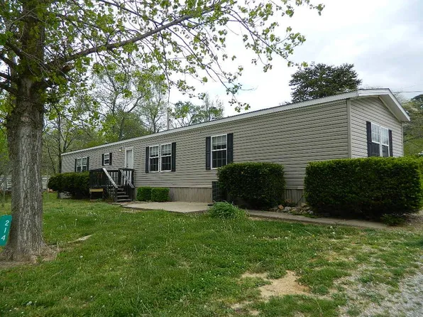214 Xanders Dr, Fairfield, IL 62837