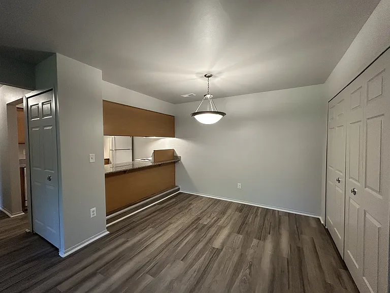Woodland Villa Apartments — Photo 49