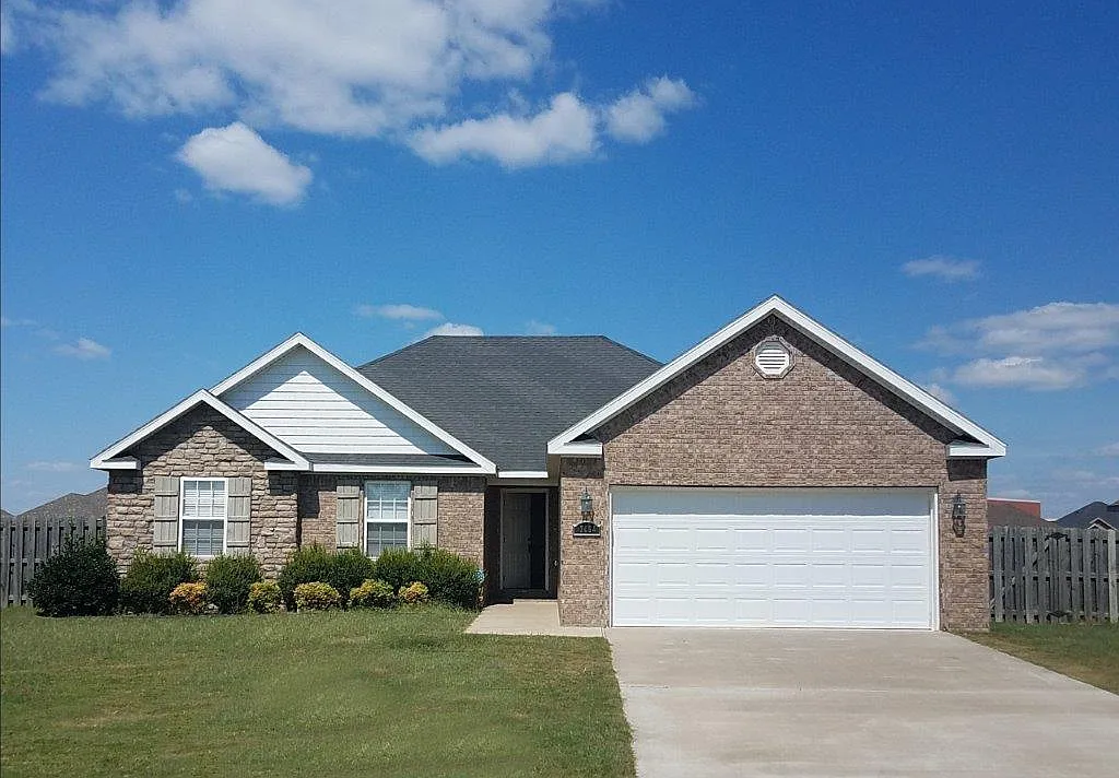 3 bed, 1570 sqft, $1,750 — Photo 1