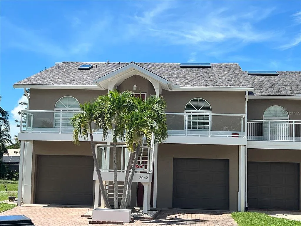 2 bed, 2.5 bath, 2061 sqft, $6,000 — Photo 2