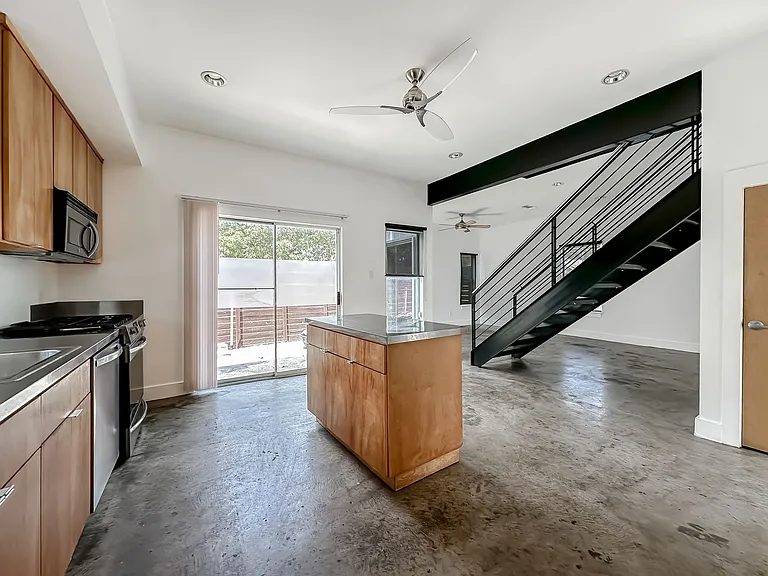417 S Beacon St — Photo 9