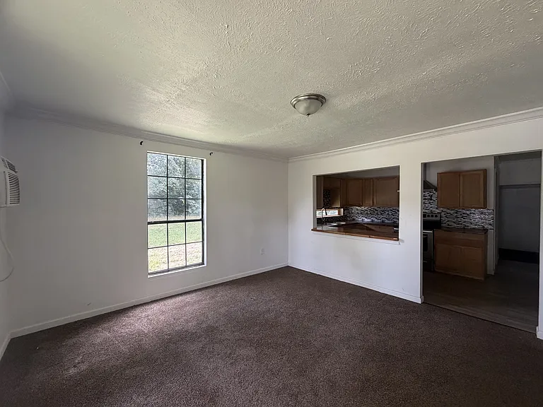 720 Searcy Ave — Photo 5