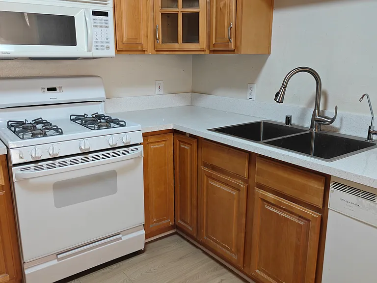 Kitchen with Microwave Oven and Dishwasher